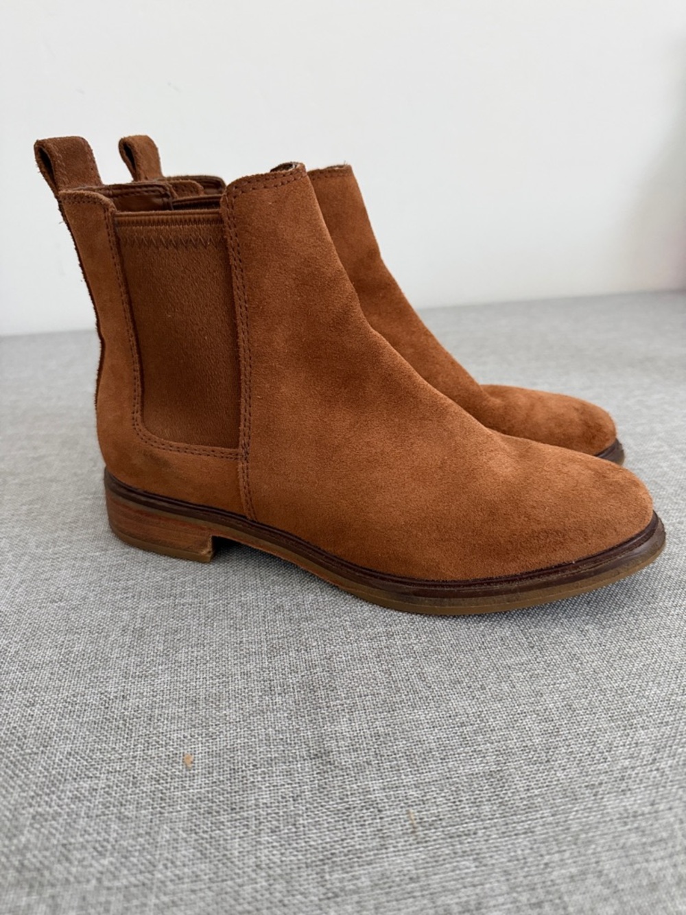 Clarks Women's Chelsea Ankle Boots in Tan Suede